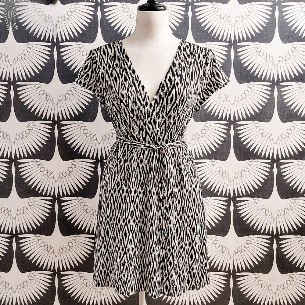 Banana Republic Factory Geometric Ikat Print Wrap Dress - Black/White